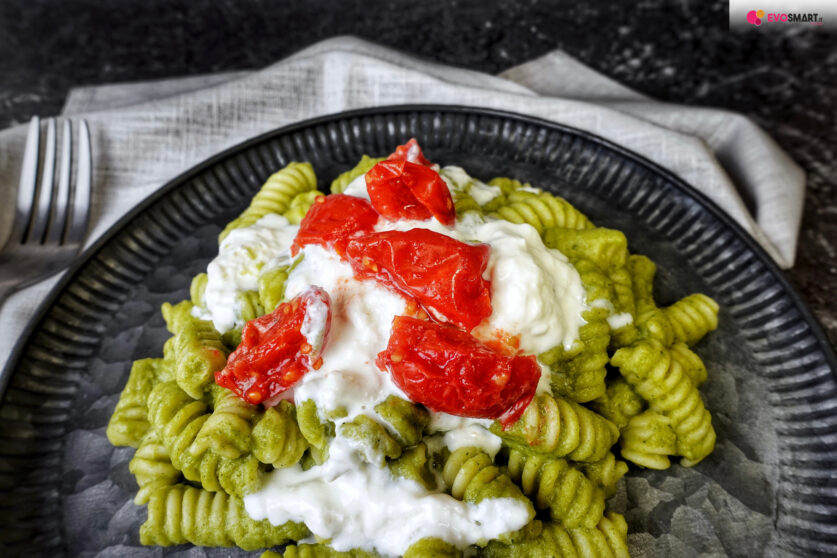 Primo piatto cremoso con crema di broccoli e stracciatella