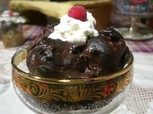 Profiteroles in coppa
