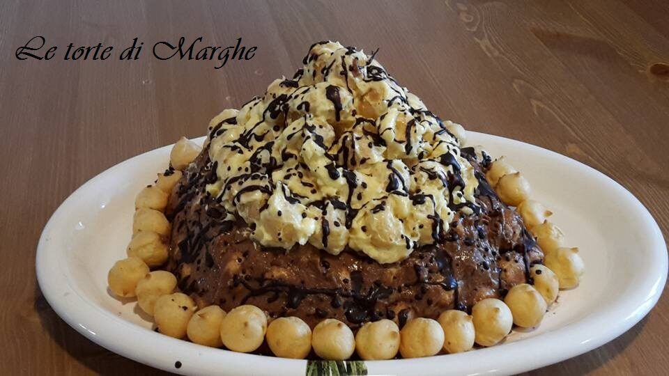 Profitterol bicolore a piramide ricetta.