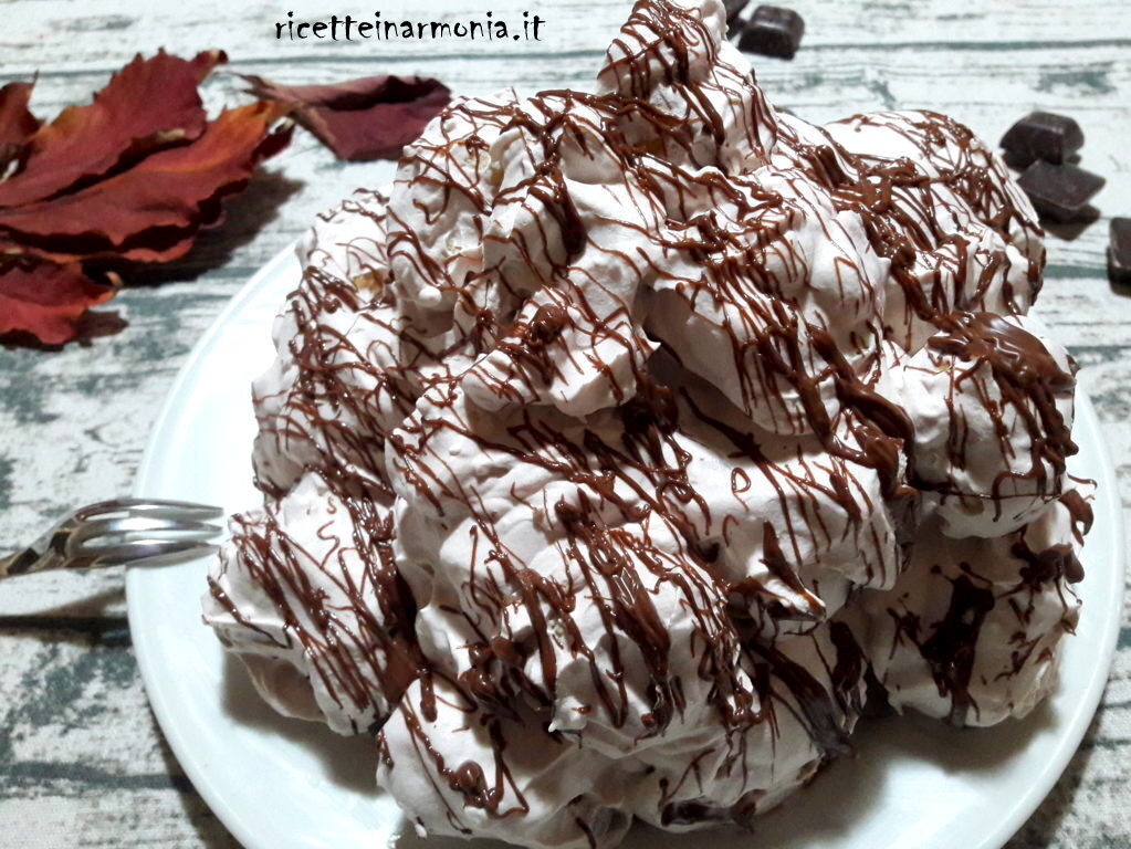 Profitterol con panna e nocciola