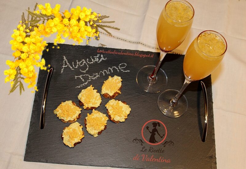 Prosecco mimosa con tartine mimosa, auguri donne!!