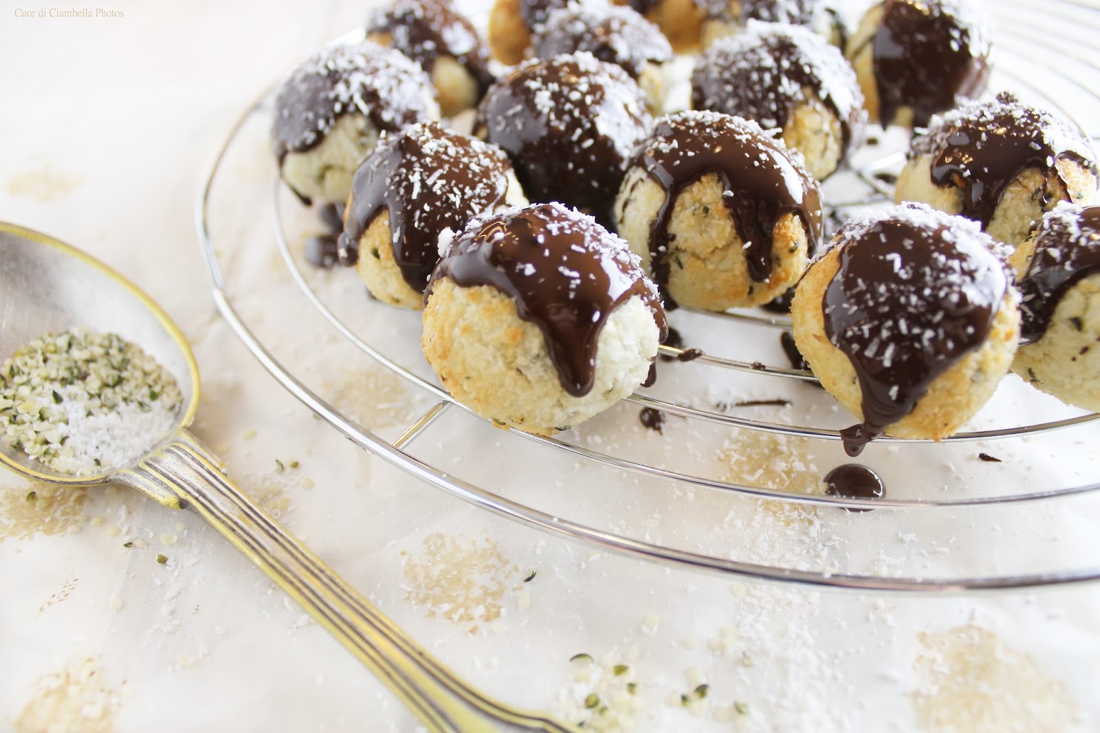 Protein chocolate&coconut energy balls (glutenfree)