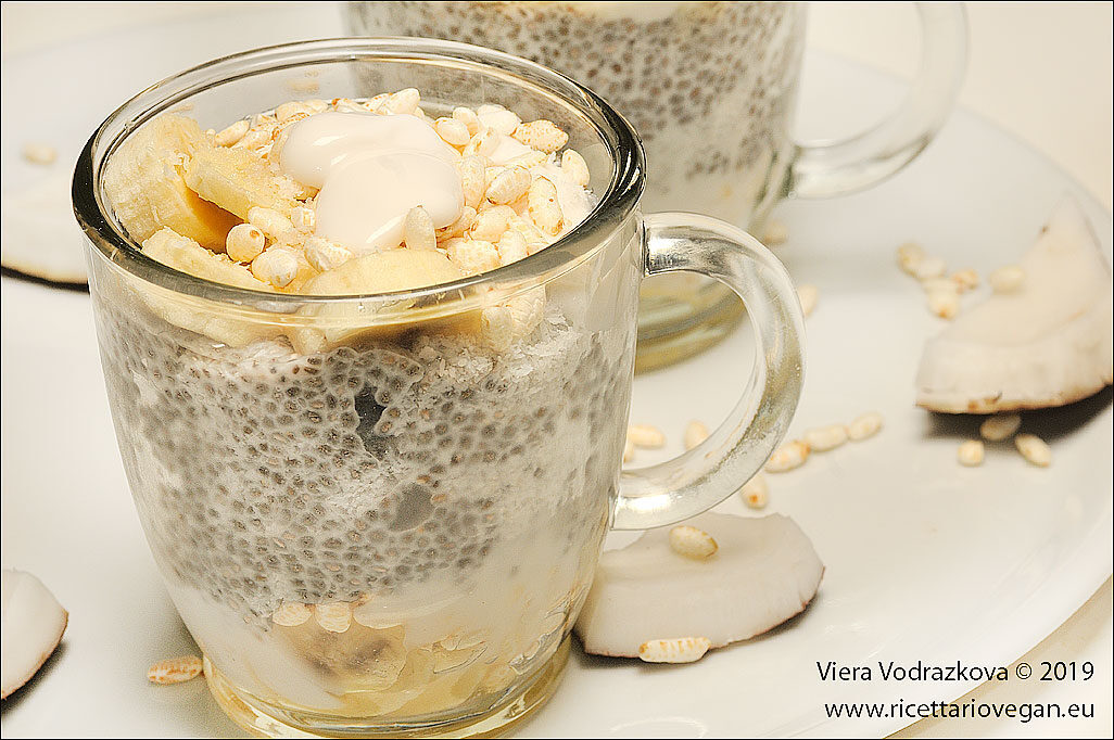 Pudding “biancomangiare” con semi di chia senza glutine