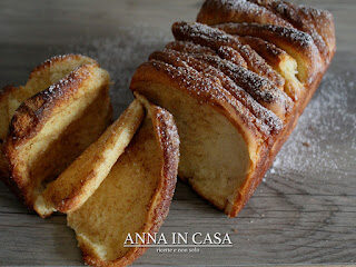 Pull-apart cannella cake