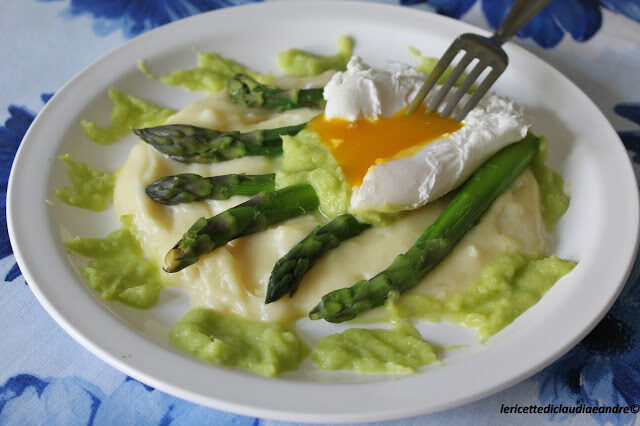 Purea di patate con asparagi e uova in camicia
