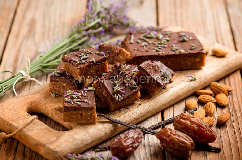 Quadretti al cioccolato e lavanda: il dolcetto per ogni occasione