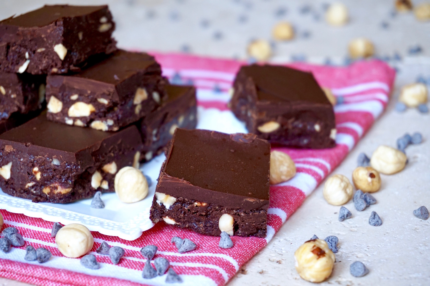 Quadrotti al Cioccolato e Nocciole Senza Cottura