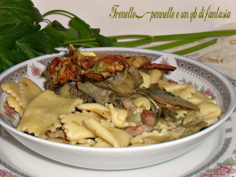 Quadrotti di pasta con carciofi e pancetta