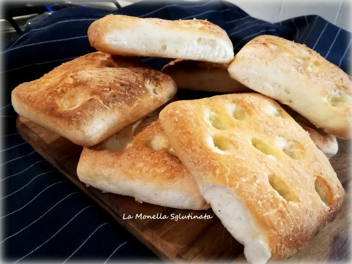 Quadrottini di focaccia sglutinati