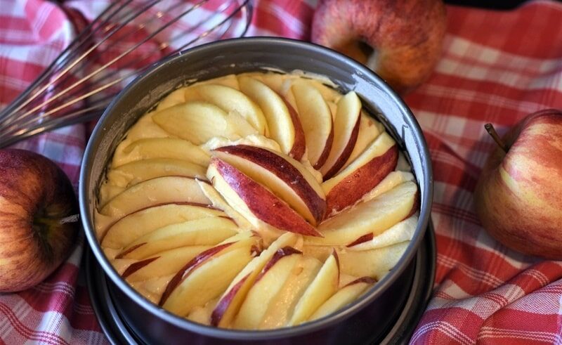 Quattro torte facili e veloci da fare anche coi bambini con mele, yogurt, carote e zucca