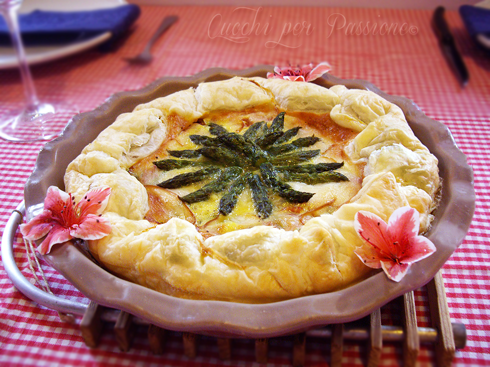 Quiche agli asparagi, prosciutto e scamorza