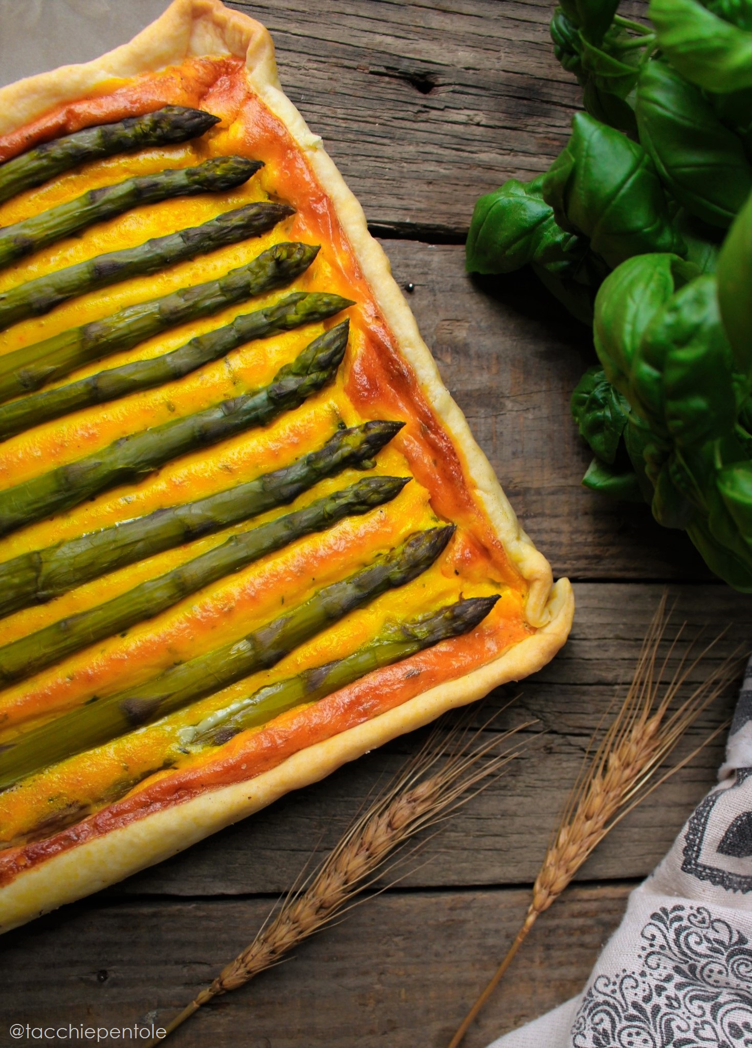 Quiche con asparagi e crescenza profumata allo zafferano