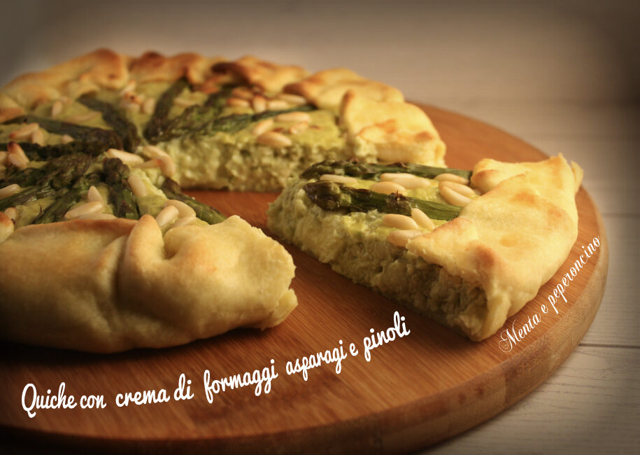 Quiche con crema di formaggi asparagi e pinoli