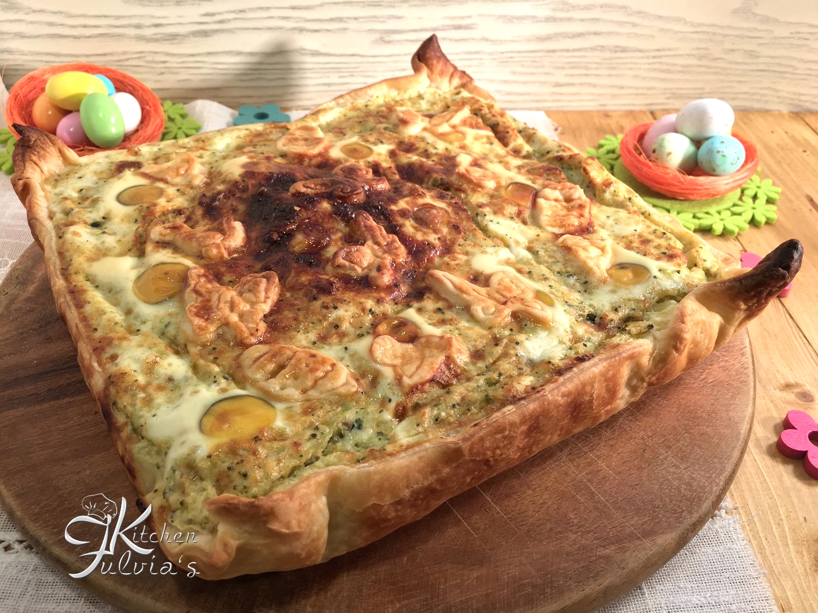 Quiche di pasqua con uova di quaglia, cavolfiore e broccolo