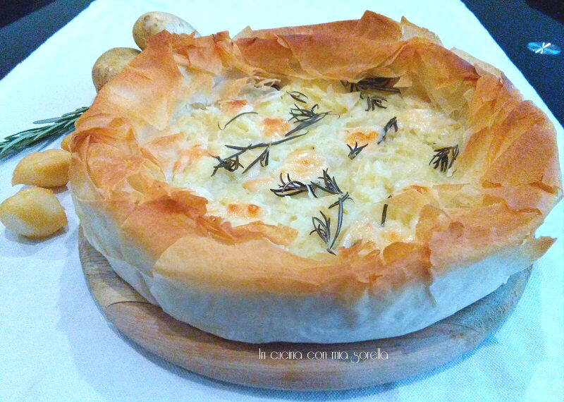 Quiche di pasta phyllo con patate, scamorza affumicata e rosmarino