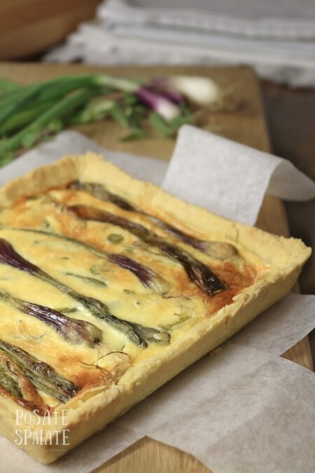 Quiche primaverile con cipollotti freschi e zucchine mignon