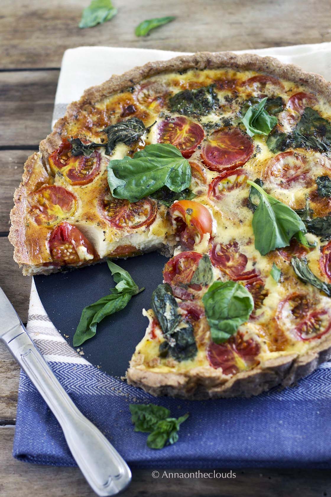 Quiche salata ai pomodorini e basilico: ricetta light e veloce