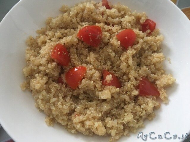 Quinoa cotta al vapore con cuisine e i-companion moulinex con datterini, origano e olio evo