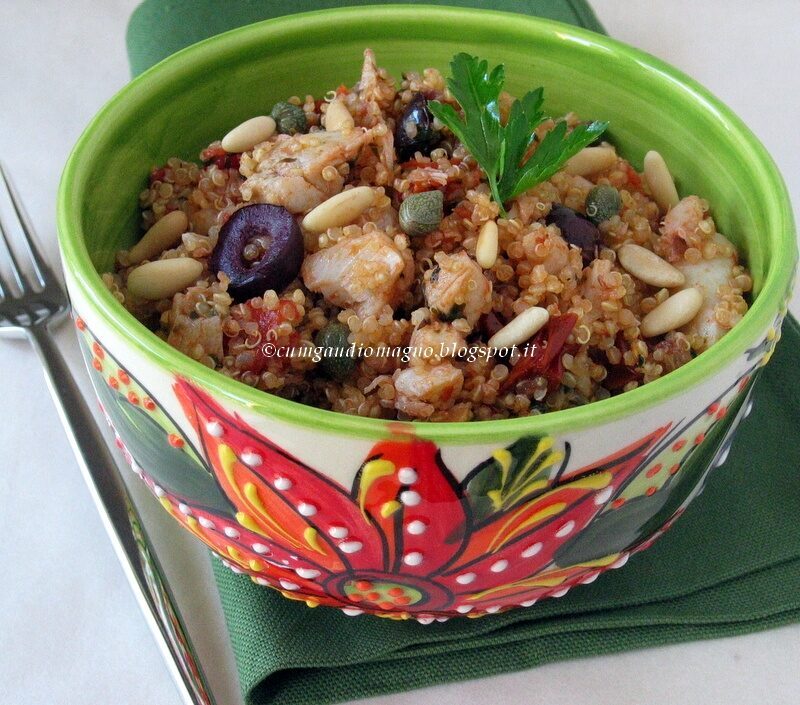 Quinoa tiepida con baccalà scottato al vino bianco e sapori mediterranei