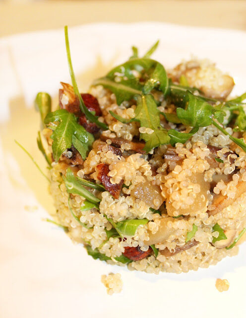 Quinoa(e le sue proprietà)con patate porcini, nocciole e rucola