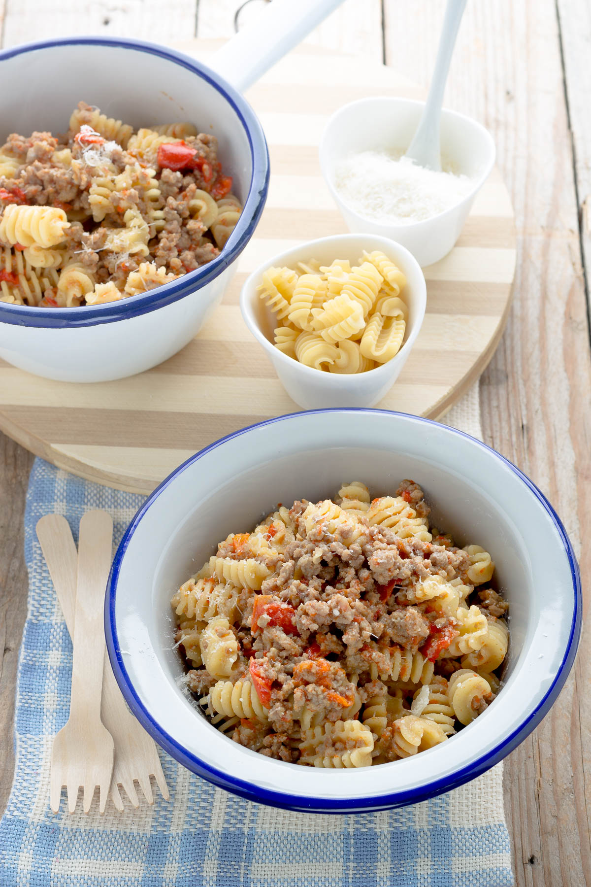 Radiatori con peperoni e carne macinata