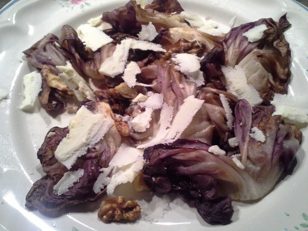 Radicchio con le noci e la ricotta salata