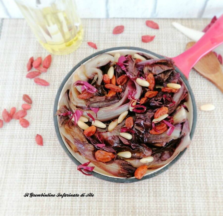 Radicchio in padella con bacche di goji e pinoli