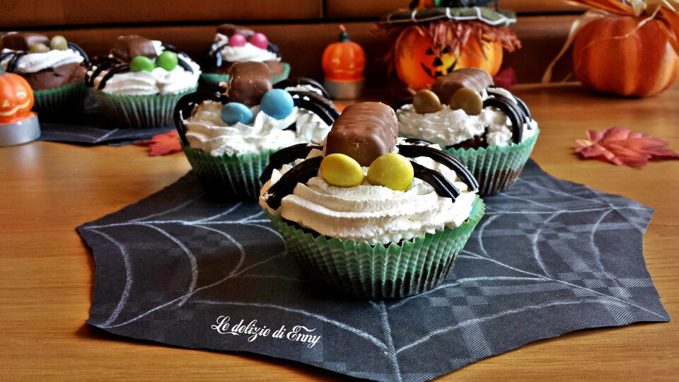 Ragnetti dolci multicolori con panna – ricetta halloween