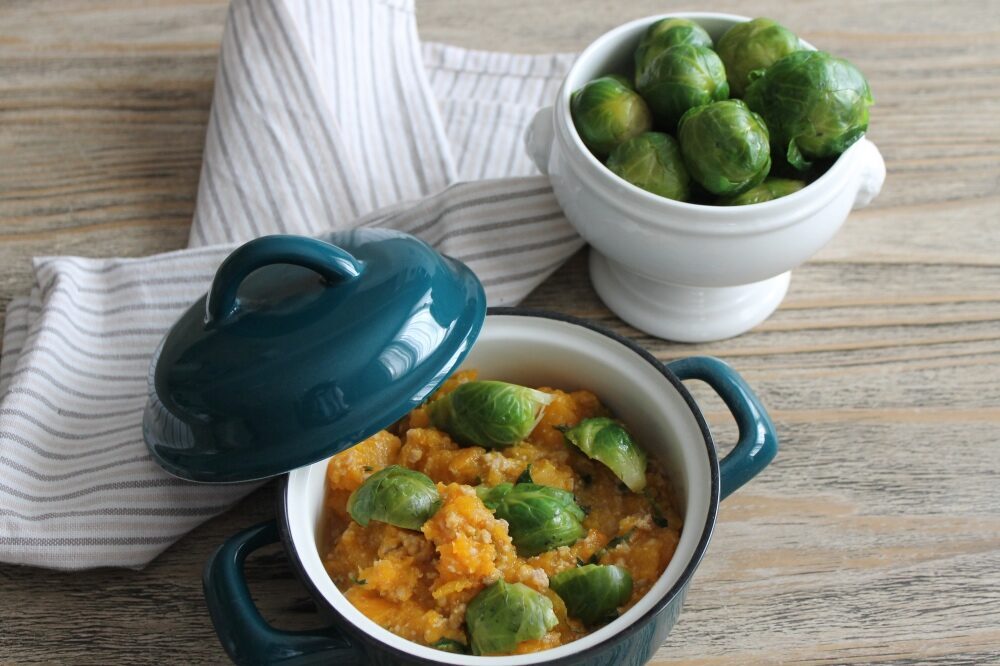 Ragù di zucca, salsiccia e cavolini di bruxelles