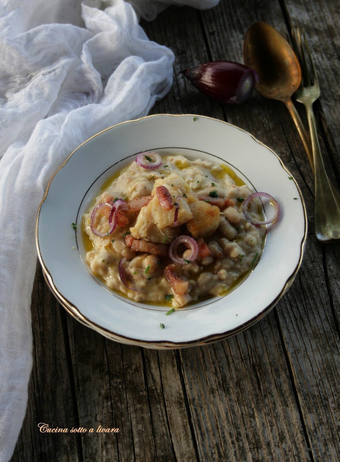 Rana pescatrice con guanciale croccante su crema di cannellini del colle