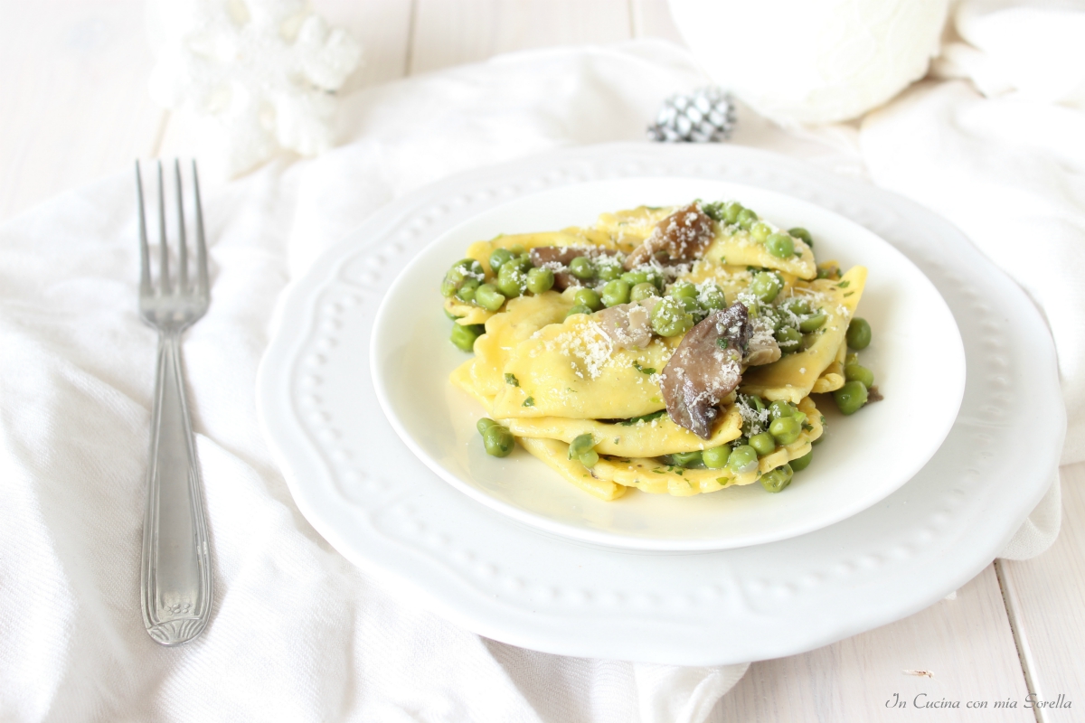 Ravioli ai piselli e funghi misti