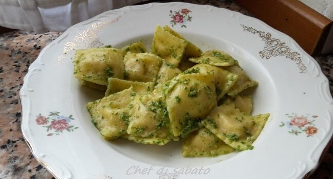 Ravioli al crudo con pesto rucola e noci