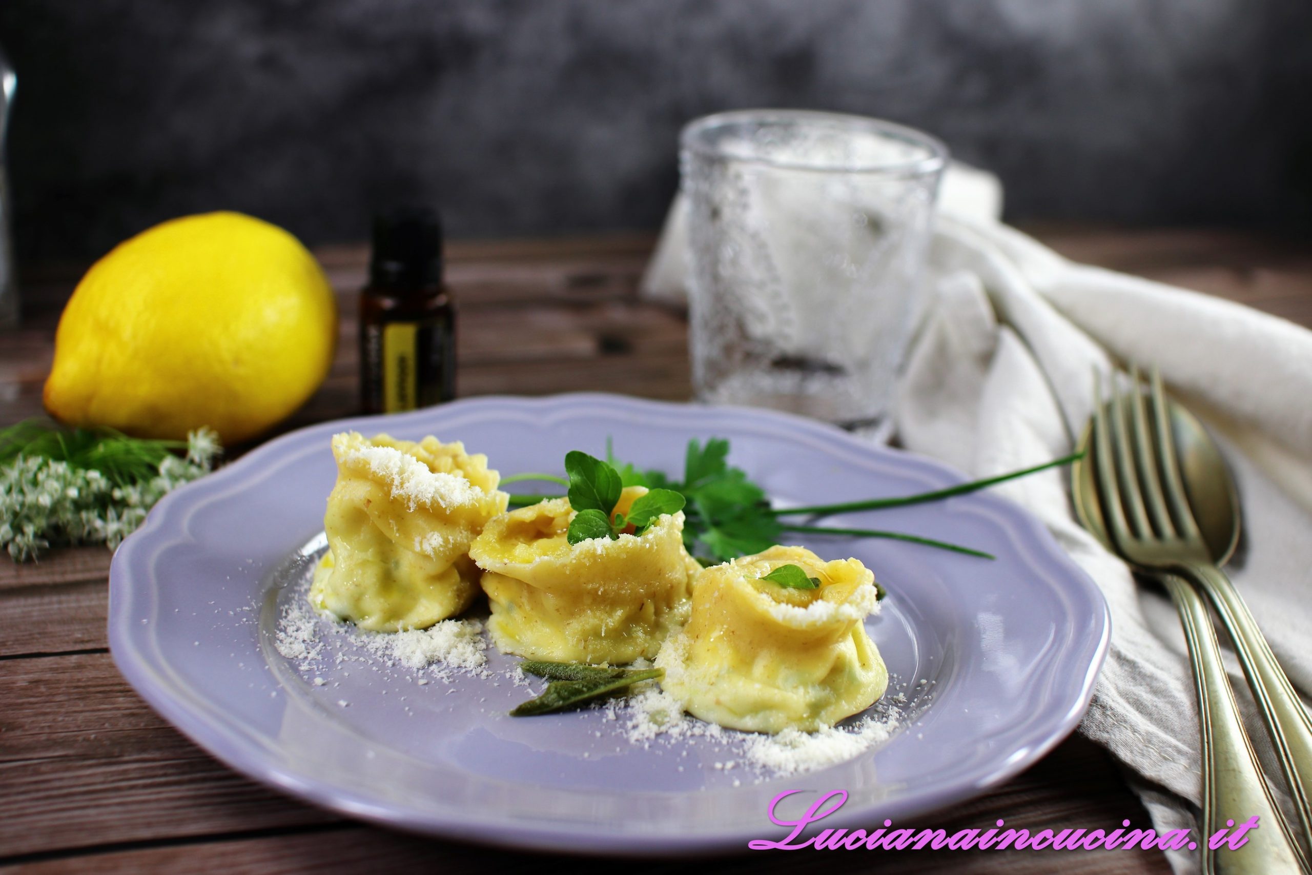 Ravioli al limone e ricotta