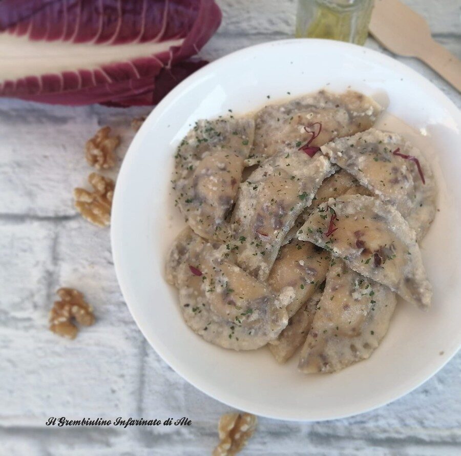 Ravioli al radicchio con ricotta e noci