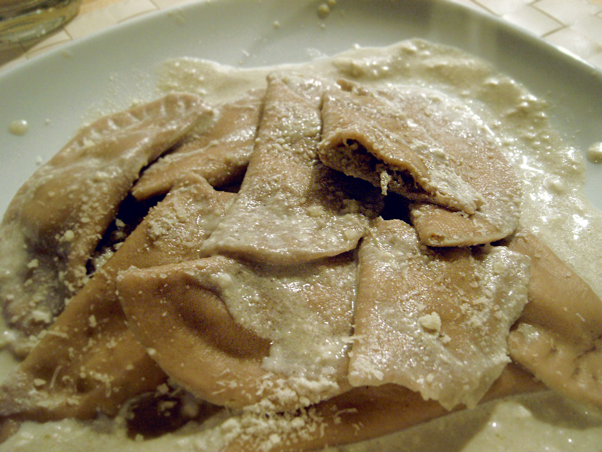 Ravioli alla farina di castagne con carciofi