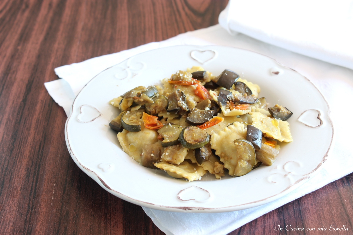 Ravioli con melanzane e zucchine a funghetto