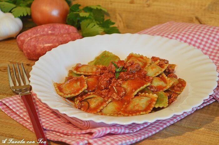 Ravioli di borragine al ragù di salsiccia