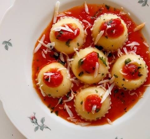 Ravioli di mozzarella, stracciatella e ricotta di bufala