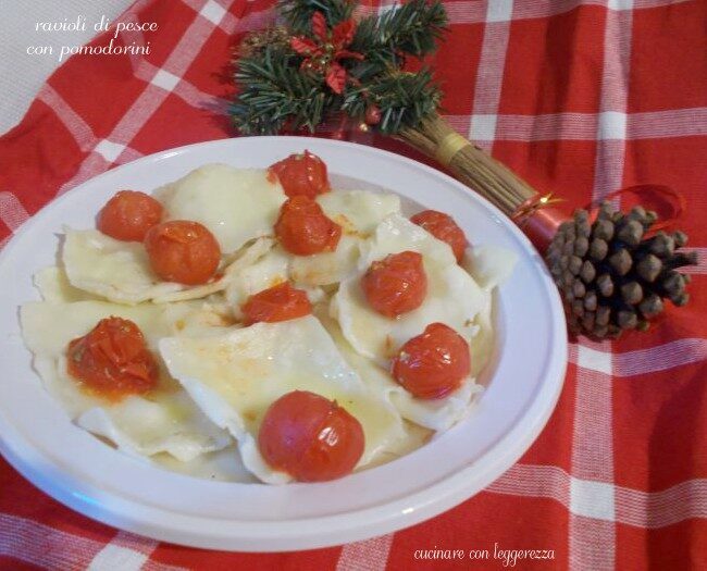 Ravioli di pesce con pomodorini