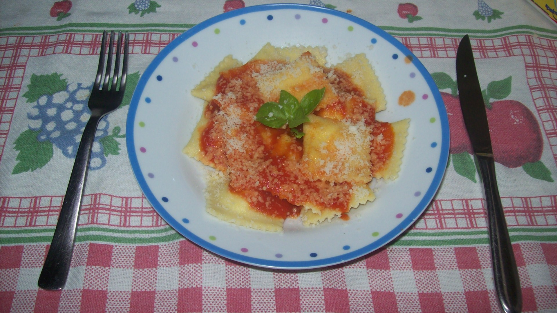 Ravioli di ricotta profumati al limone e prezzemolo