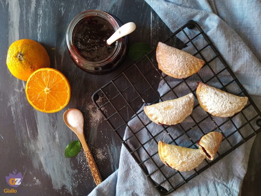 Ravioli dolci con confettura di amarene