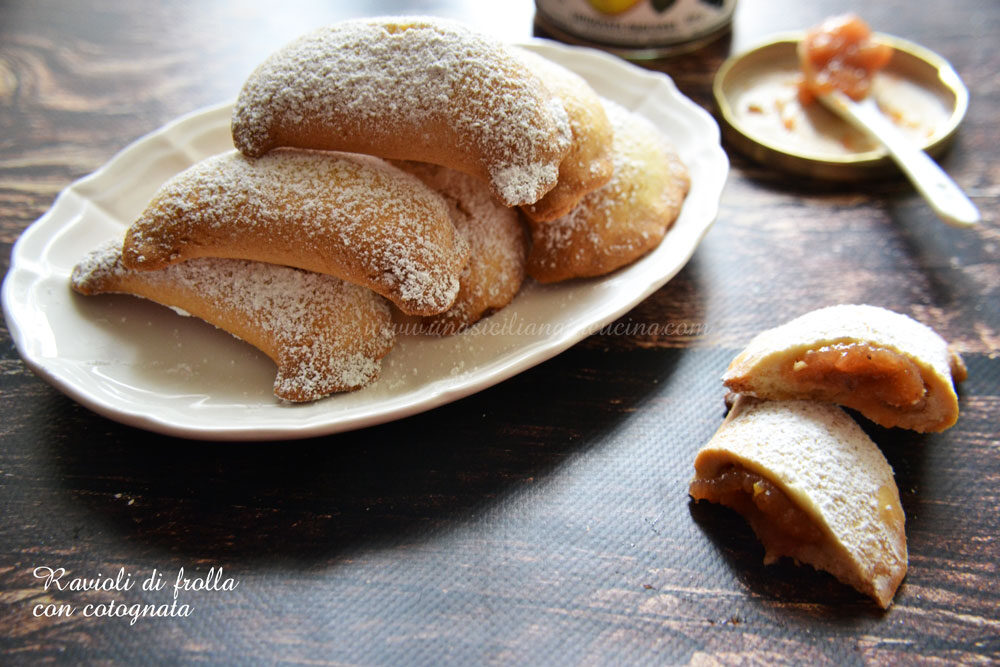 Ravioli dolci di frolla con cotognata