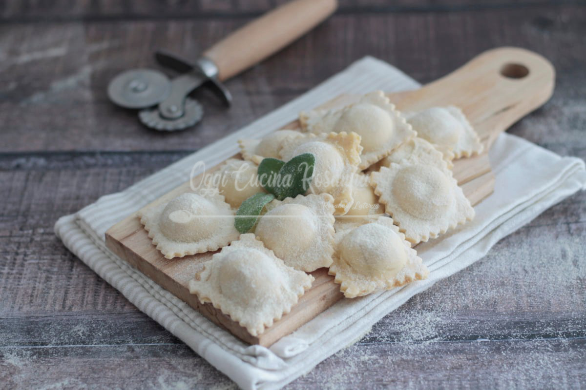 Ravioli fatti in casa con ripieno di carne – ricetta con pasta maker –