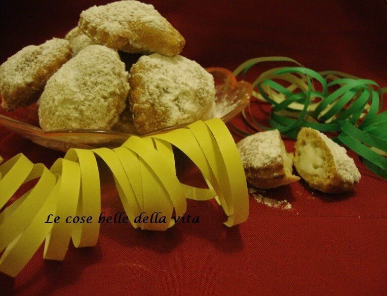 Ravioli fritti con crema bianca