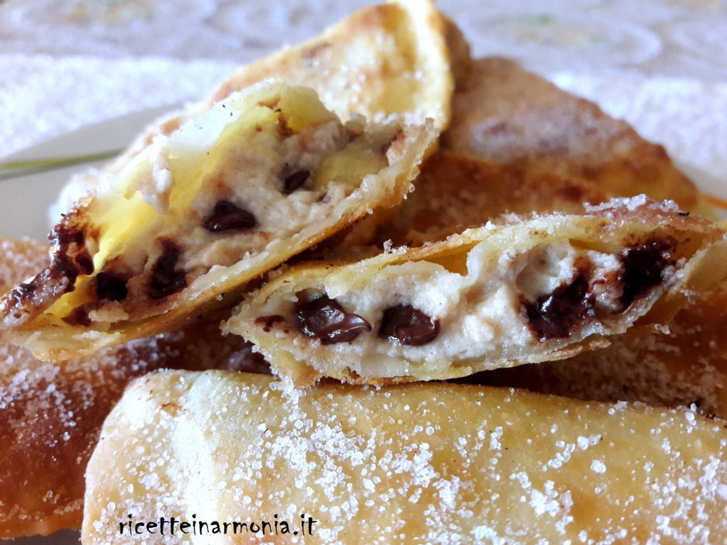 Ravioli fritti di ricotta e cioccolato