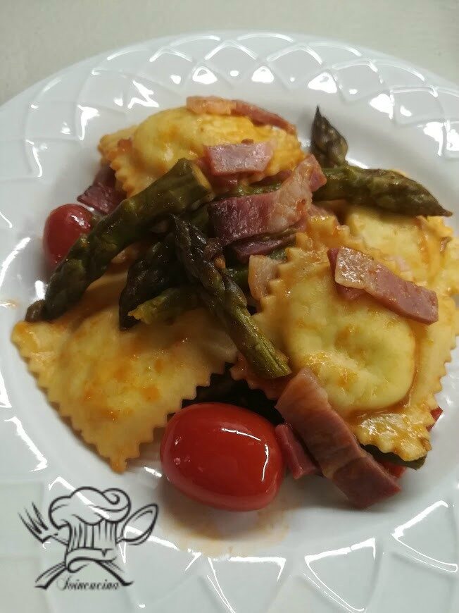 Ravioli ricotta e asparagi