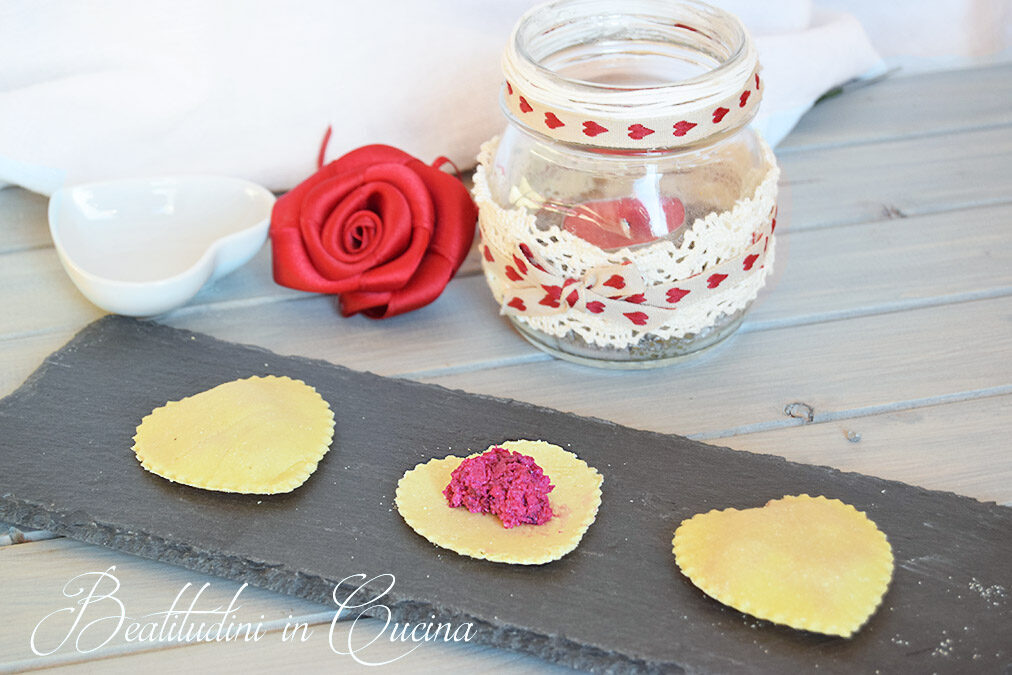 Ravioli ripieni di barbabietola rossa