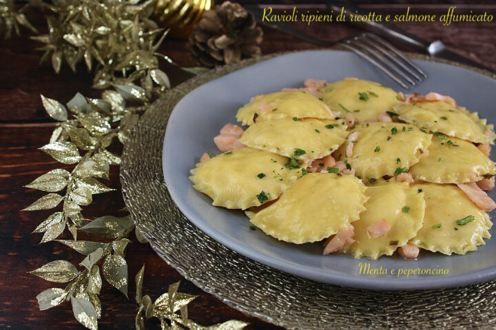 Ravioli ripieni di ricotta e salmone affumicato