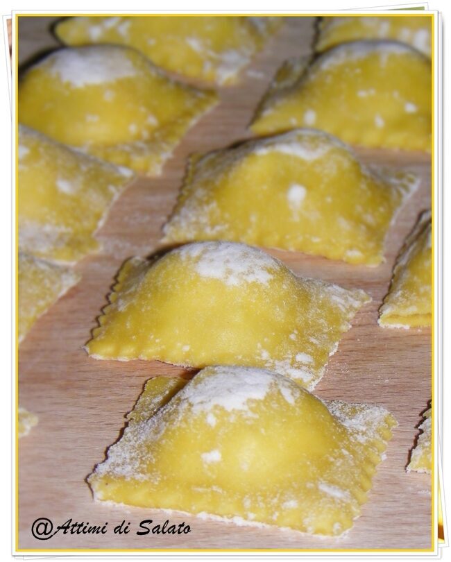 Ravioli ripieni di stracchino e salsiccia