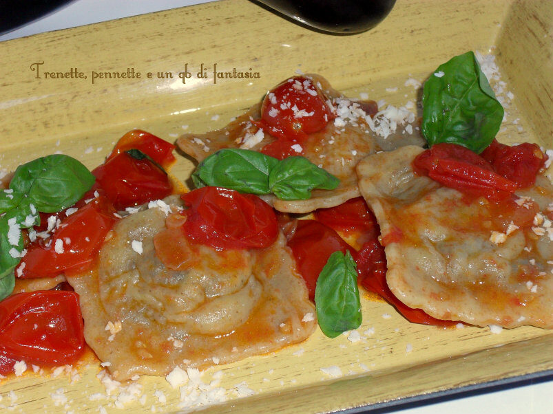 Ravioli rustici con ripieno di melanzana